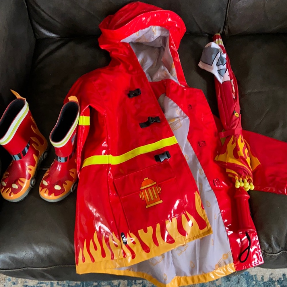 Kidorable firemen set 3T EUC